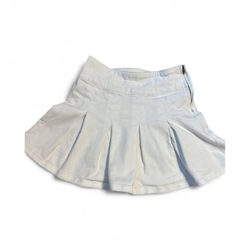 New (never worn)- gb Girls white Jean pleated skirt, size 7