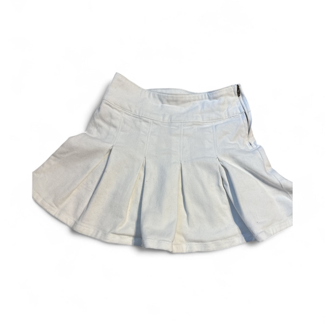 New (never worn)- gb Girls white Jean pleated skirt, size 7