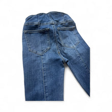 Load image into Gallery viewer, Used Good- Chelsea &amp; Violet (Dillards) flare jeans, size S (8-10)