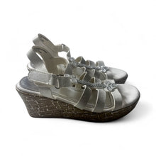 Load image into Gallery viewer, Used Good- Arizona Jean co- white cork decorative sandals, youth size 2