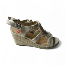 Load image into Gallery viewer, Used Good- GB Girls, crochet sandals, youth size 2